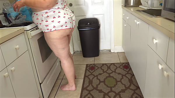 Big booty mature BBW SSBBW maid showing her big fat ass close up – hijab Muslim ass in leggings
